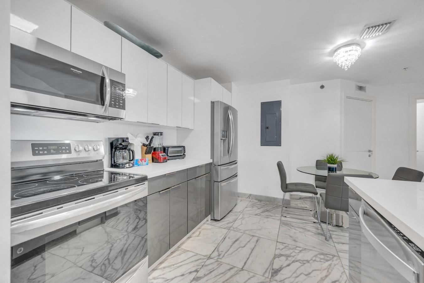 Subtle 2 Bed In Edgewater Near Downtown With Free Parking Apartment Маями Екстериор снимка